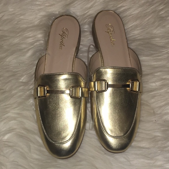 Shoes - 🌺NWOT Metallic Gold Mules